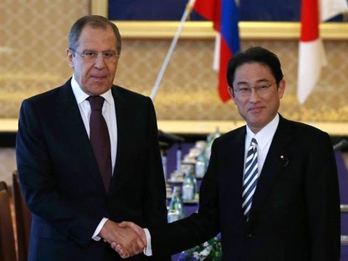Les chefs de la diplomatie russe et japonais discutent de l'essai nucléaire de la RPDC - ảnh 1